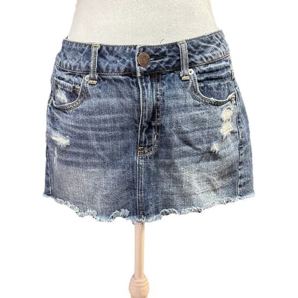 American Eagle Distressed Denim Micro Mini Skirt Sz 6 Y2K Raw Hem Grunge Indie - Picture 1 of 5